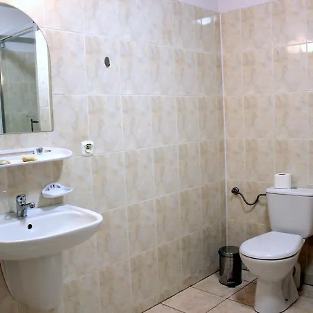 Otel Skalny Dworek *