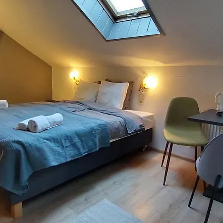 Otel Skalny Dworek *