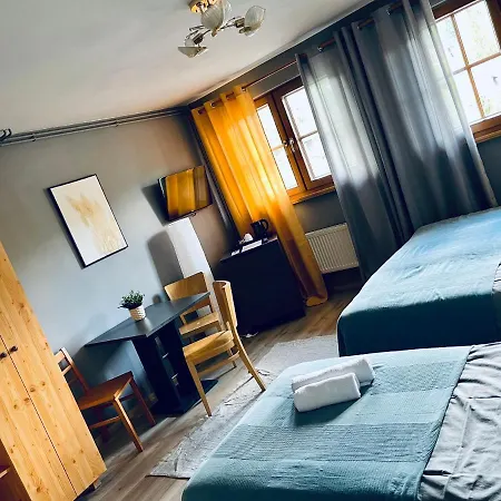 Hotel Skalny Dworek *
