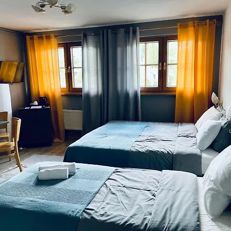 Hotel Skalny Dworek *