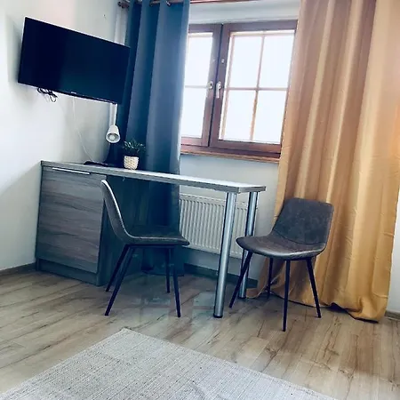 Otel Skalny Dworek *
