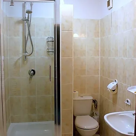 Otel Skalny Dworek *