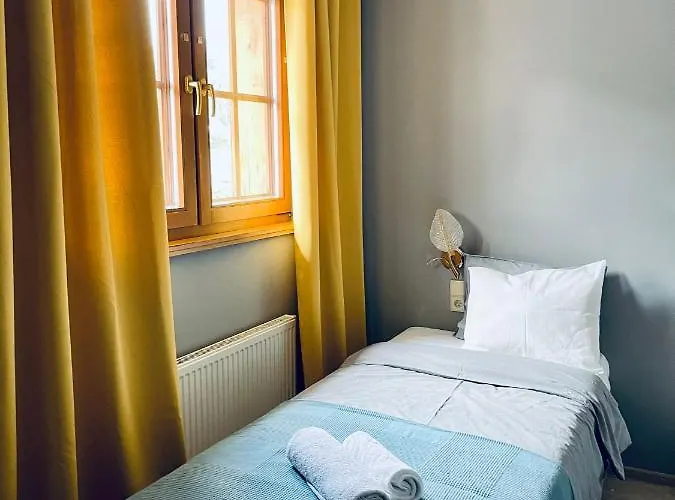 Hotel Skalny Dworek *